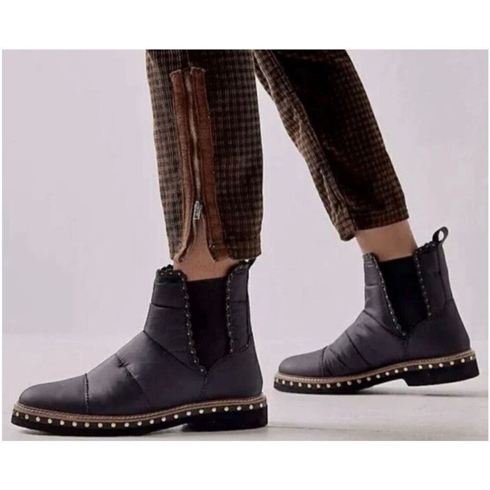 NWOT Free People Atlas Puffer Rivet Chelsea Boots in Black & Gold Sz. US 8